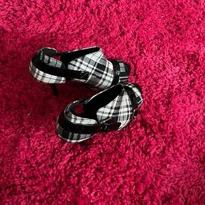 Plaid peep toe heel